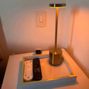 Luminária de Mesa Recarregável Sem Fio LumiTouch - Ilumine qualquer ambiente com liberdade e elegância